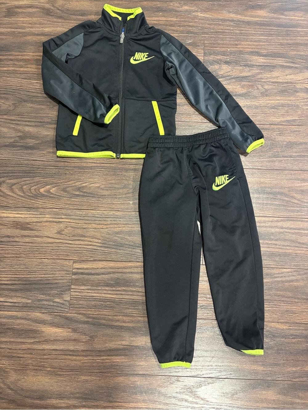 Nike Boys 4T Tracksuit Set – Black Gray & Neon Green